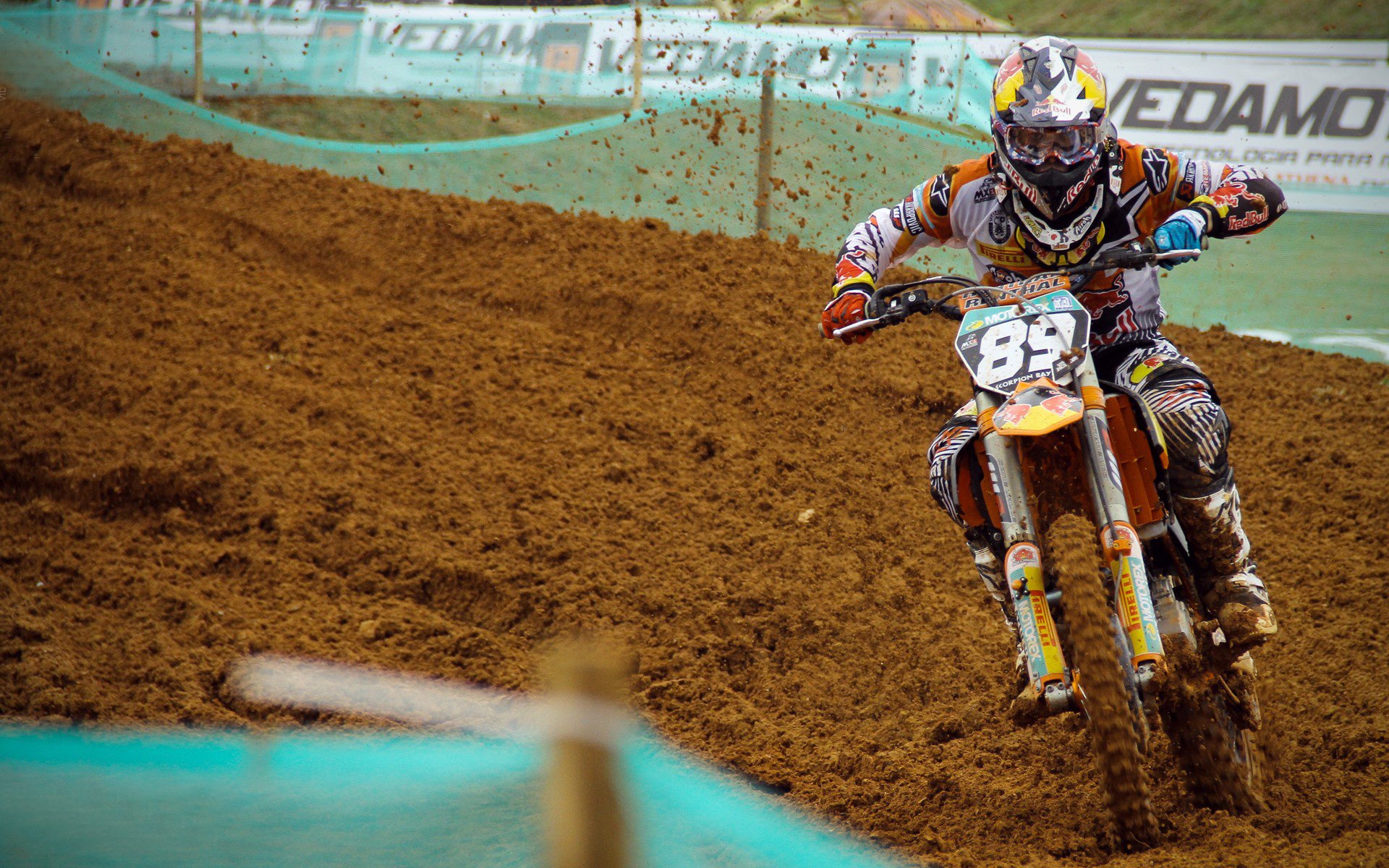 战意盎然球员对决，双方风格碰撞交织激情，战意打法