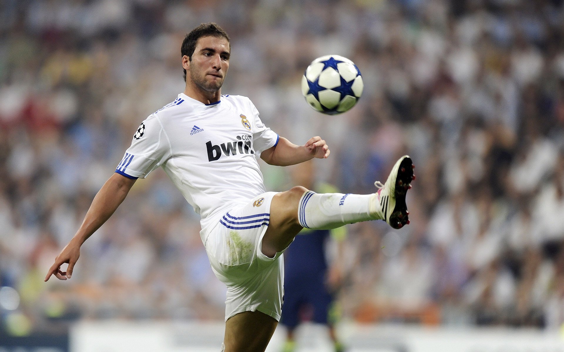 绝杀神投：球场上难以复制的高难度投篮，投进绝杀球的感觉