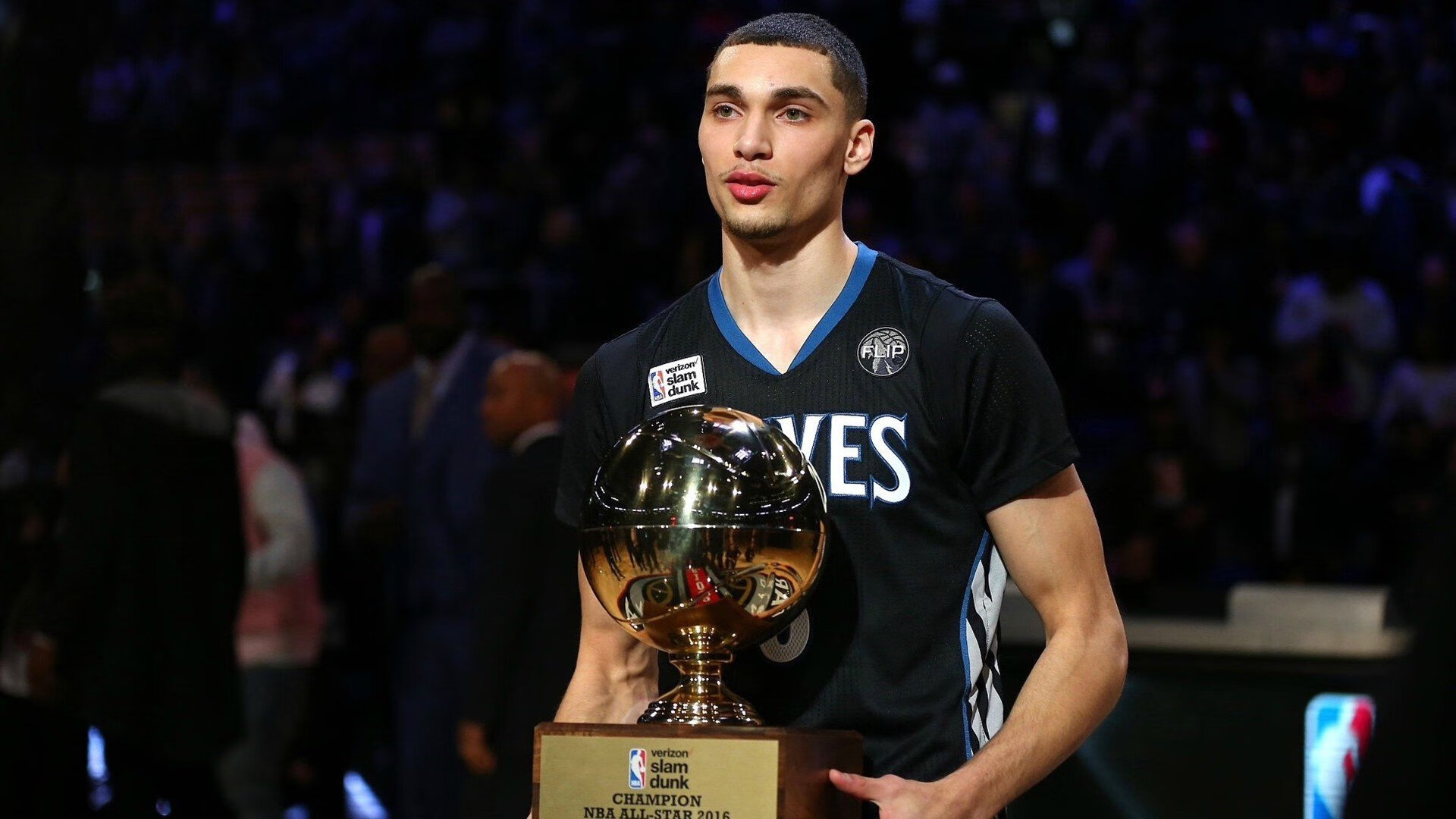 英雄联盟 季后赛激战正酣 TES鏖战五局险胜对手，英雄联盟季后赛2021